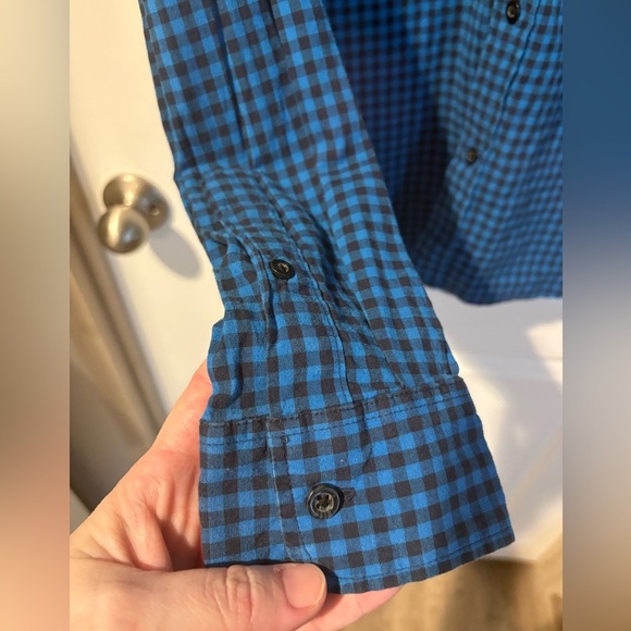 Men’s Old Navy button down shirt size medium. - Picture 3 of 6